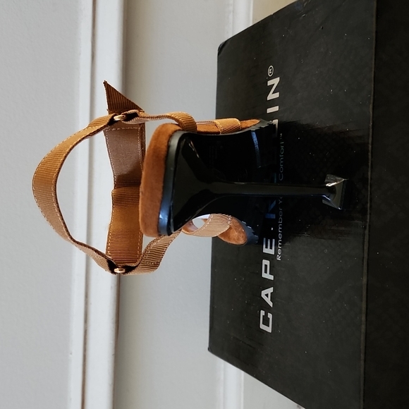 Shoes - Picture 2 of 3